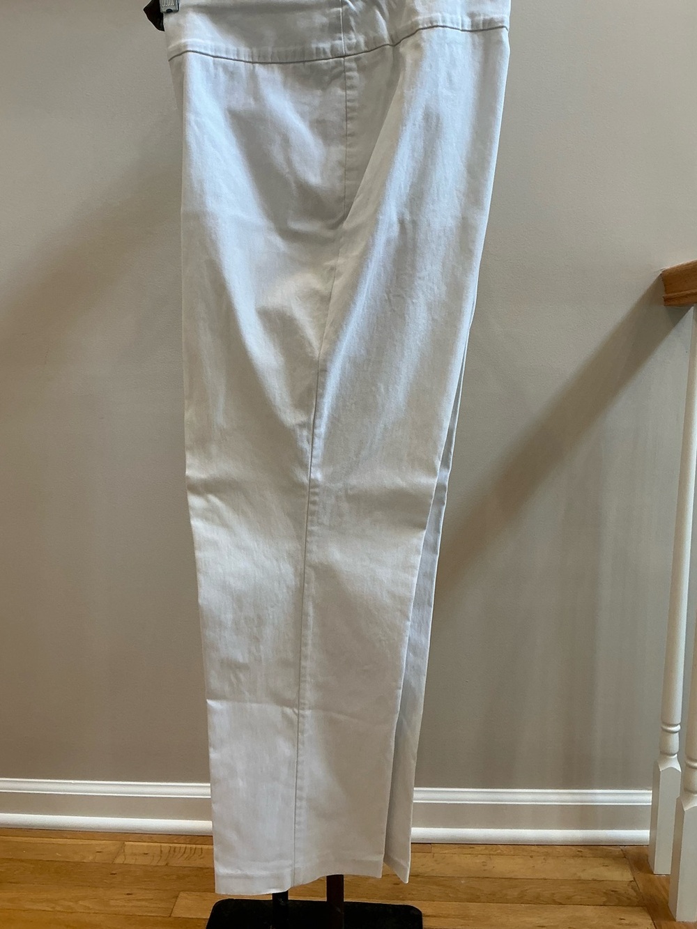 Women's Straight-Leg White Pull-on Stretchy Pants